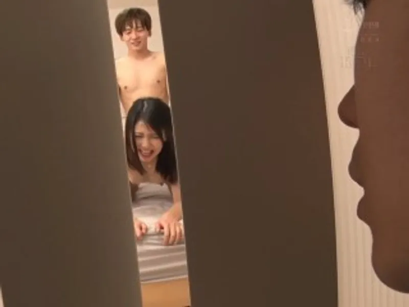 Thanh niên đang lén lút với chị nhà sát bên thì anh anh xã về...